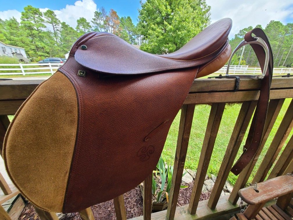 16” Stubben Siegfried English / Jumping / AP Saddle *Barely Used* w/ Shires bag