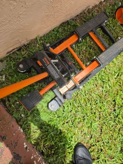 Motorcycle jack heavy duty like new perfect conditions.