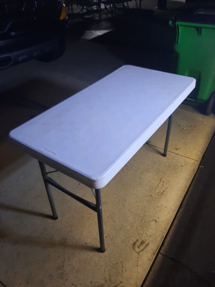 5 Foot Folding Table