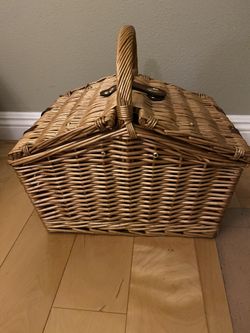 Picnic Time Piccadilly Picnic Basket-like New