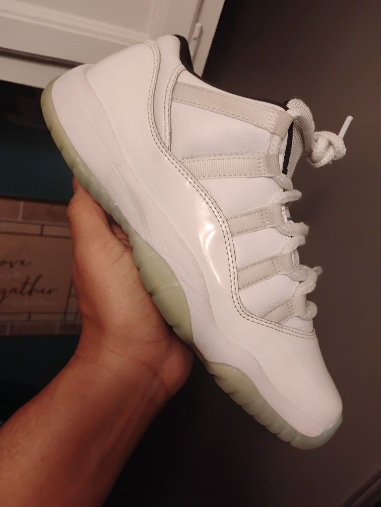AJ 11 LOW SIZE 7 Y 
