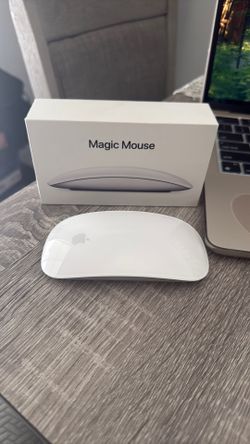 I sell a 13-inch MacBook Air with M2 chip - Starlight