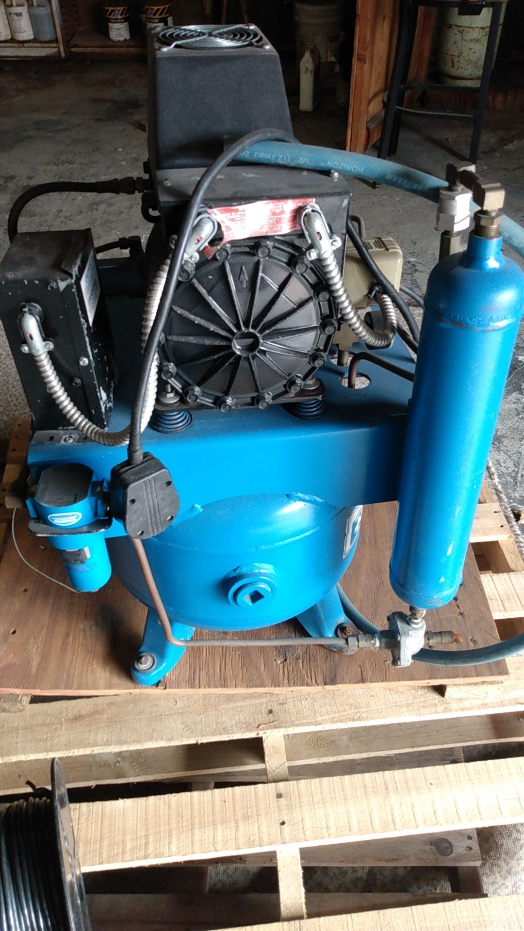 Dental air compressor