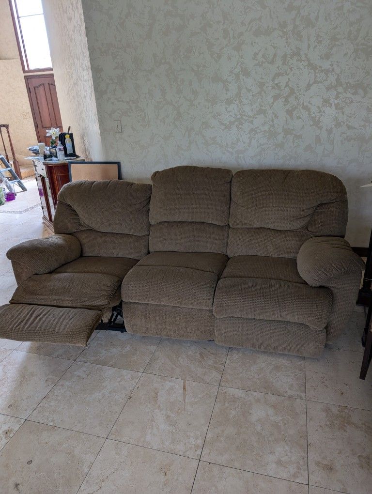 3 Seat Recliner Couch
