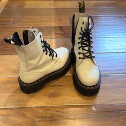 Dr. Martens Airwaves