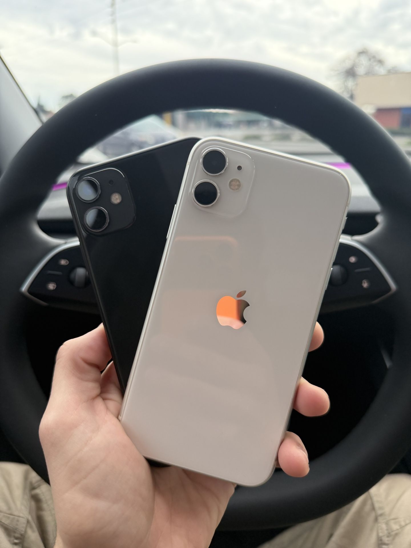 iPhone 11 - Unlocked - ONLY WHITE LEFT IN STOCK!!!!! GOING FAST &