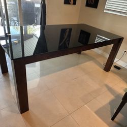 Free dining table