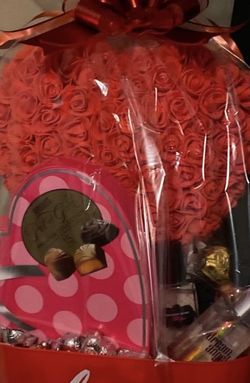 Valentines gift basket 🎁❤️❤️ $45