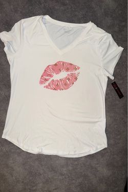 No Boundaries V-Neck Graphic Tee in White & Pink Size XL Like New