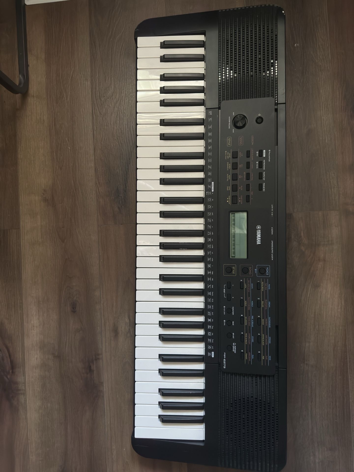 Yamaha PSR-E273 (piano keyboard)