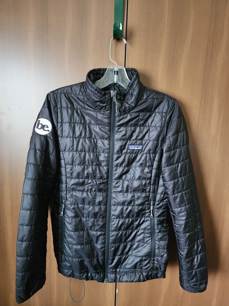 Patagonia Womens Jacket without Hood. Size S. Very Good Condition. Made in Vietnam.