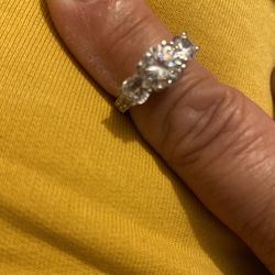 Lia Sofía  Ring Size 6  Cubic Circonia  New 