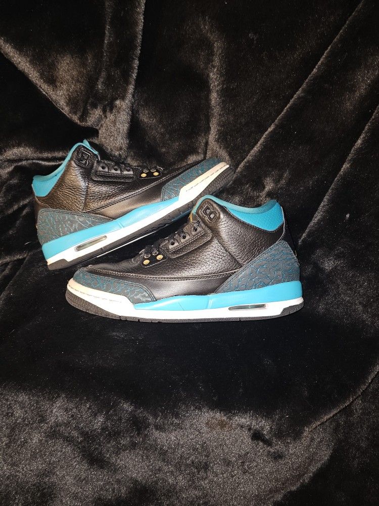Size 5y- 29. Jordan 3 Retro Rio Teal