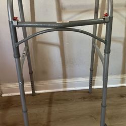 Medline Walker with Wheels 💵  Andador Medline con Ruedas