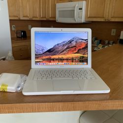 Apple MacBook Laptop 