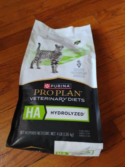 Purina Pro Plan Veterinary Diets HA Hydrolyzed Feline Formula Dry Cat Food, 4 lbs.