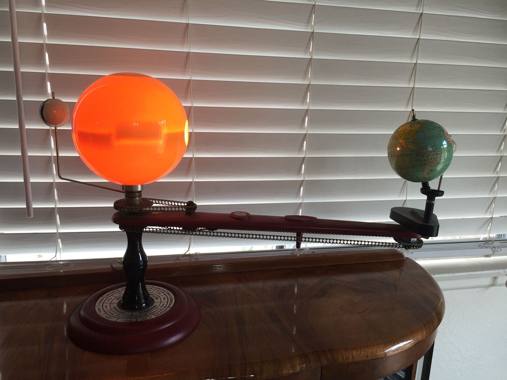 VINTAGE 1968 TRIPPENSEE PLANETARIUM GLOBE