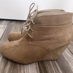 Women Wedge Boot  Size 7