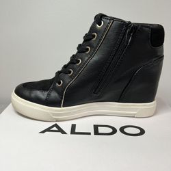 NEW Aldo High Heals Zip Up Booties All Leather Size 6.5. Very Little Usage. Like New
