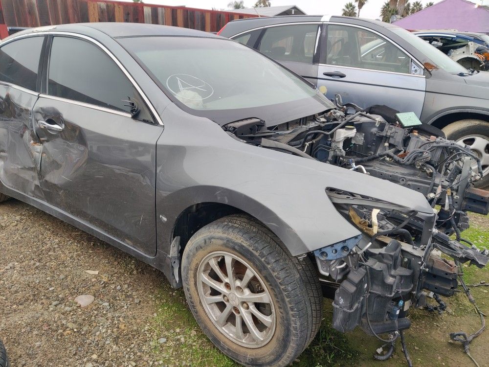 2016 Nissan Altima -FOR PARTS