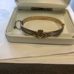 Gold Irish Claddagh Bangle Bracelet with safety chain