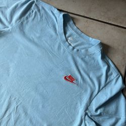 Nike Swoosh Logo T-Shirt Blue Red Embroidered Tee Size Small Men’s Casual