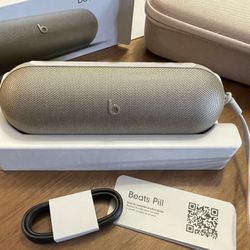 NEW-NEVER USED Beats Pill w/case