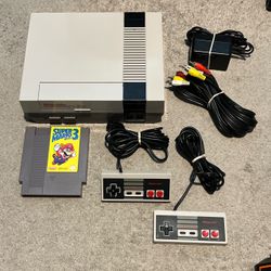 Nintendo NES Console System Bundle w/ Super Mario Bros 3 Controllers Tested