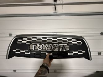 TRD Pro Grille / 03-06 Tundra