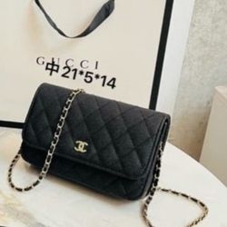 Medium Leather Purse 