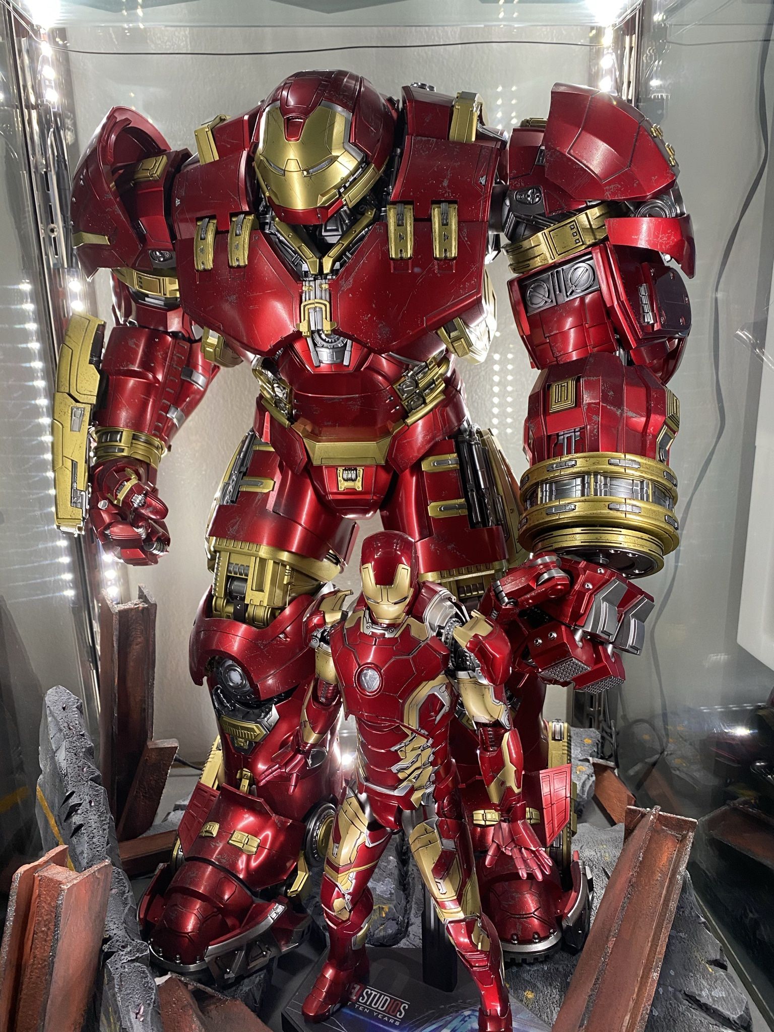 Hot toys Hulkbuster avengers iron Man Marvel