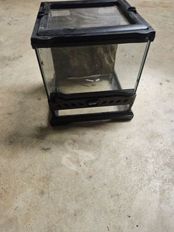 ExoTerra 8x8x8 Terrarium with heating light