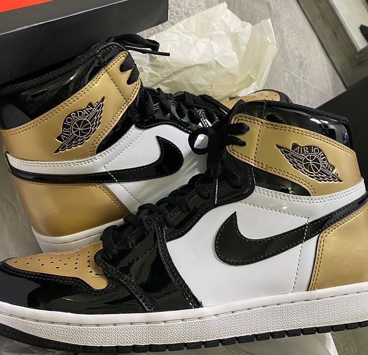 Air Jordan 1 “gold toes”