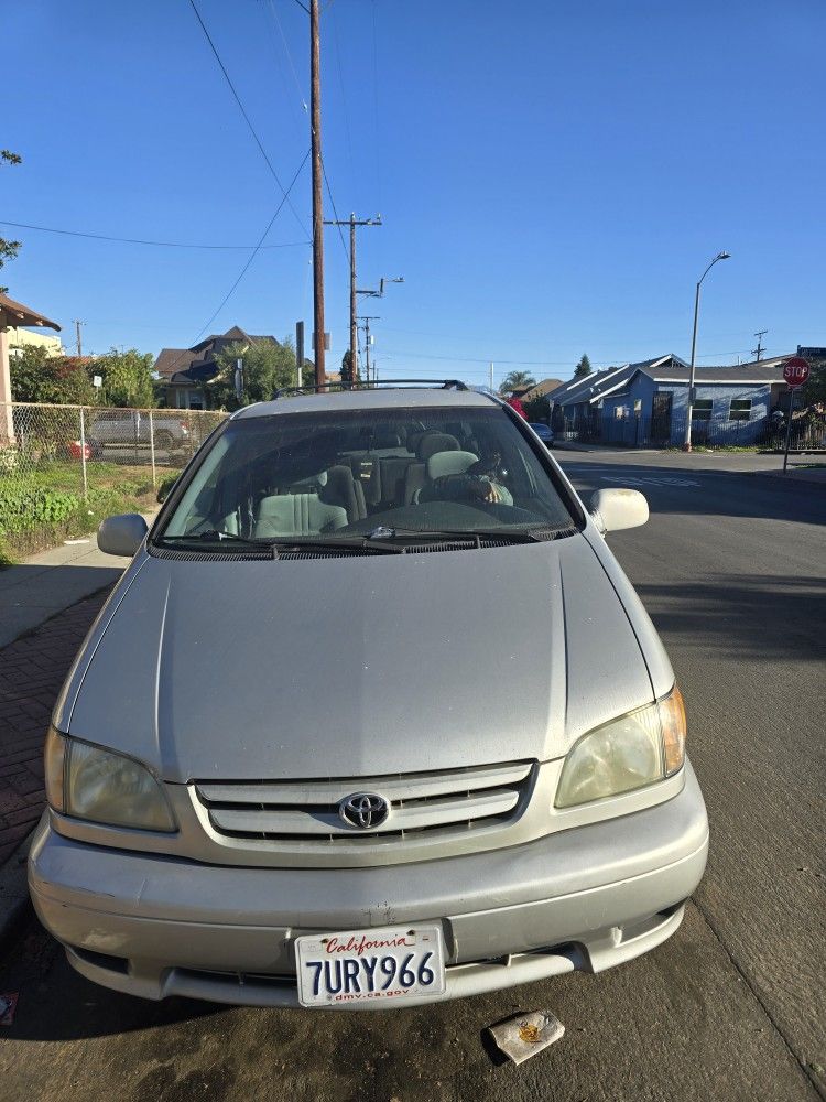 2003 Toyota Sieena