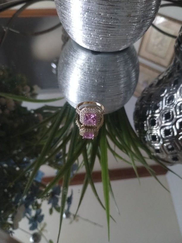 Ring With Pink Stone In 14k Gold Pleated