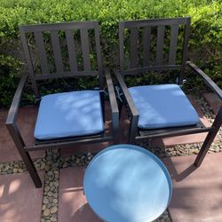 4 Metal Chairs With Blue Seats + Small Round Metal Table