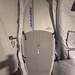 5'10" - 110L Naish
Hover WingFoil Carbon Board