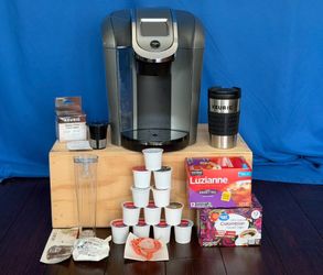 Keurig 2.0 Coffee Maker With Lots Of Extras