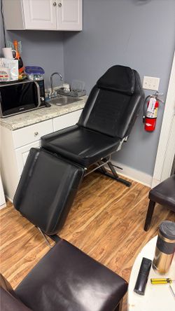 Esthetics salon chair