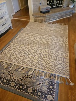 5x7 off white and gray geometrical rug
