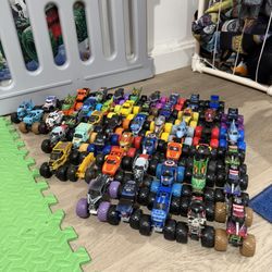 Monster jam Lot Of 51