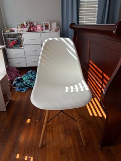 White Modern Accent Chair – Wood Legs