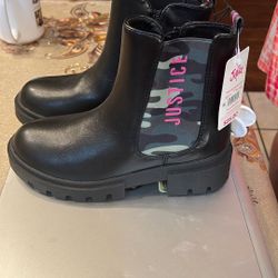 Girls Boots Size 1 Or Size 4