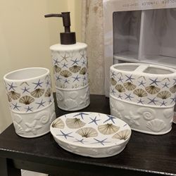 *Beautiful New Bath set *