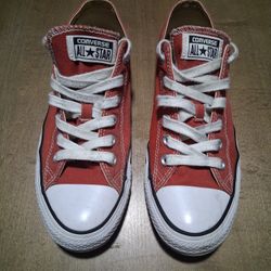 Men's size 8 Converse All Stars 