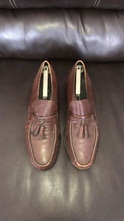 Men’s size 11 1/2 brown leather dress shoes with tassels in used condition