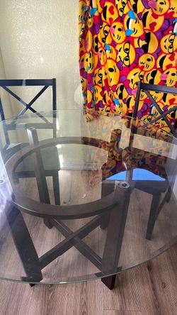 Mesa Redonda de Cristal con 4 Silas