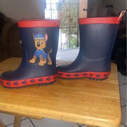 Kids rain boots Size 7 Used But  In Really Good Conditions