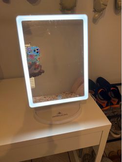 Vanity mirror