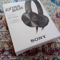 Sony Super Bass Headphones, Wired. Comes With Microphone. Extra Bass Great For Music